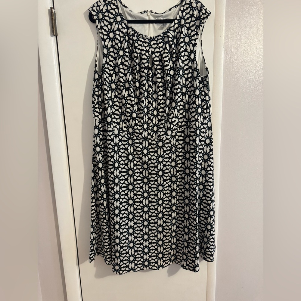 Chic Black and White Floral A-Line Skirt
